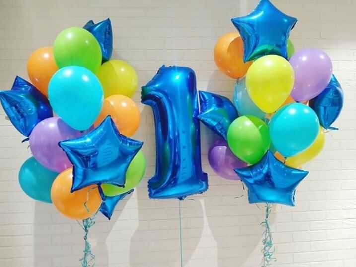 Яркая композиция из шариков с цифрой