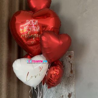 Связка красно белых сердец