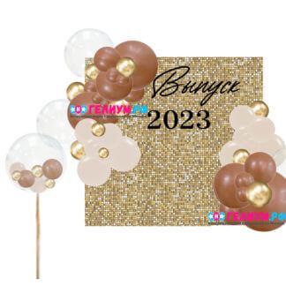 Фотозона с золотыми шарами