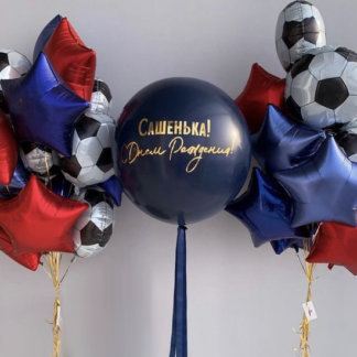 Композиция из гелевых шаров с футбольными мячами