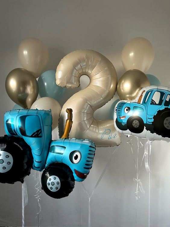 Набор шаров для мальчика на 2 года с синим трактором