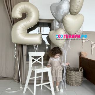 Шары сердца бежевые и белые с цифрой на выбор