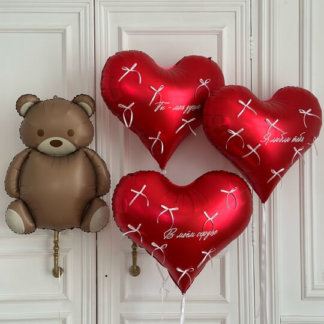 Красные сердца валентинки с мишкой