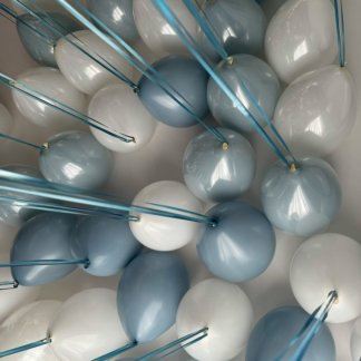 Шары под потолок 30 штук белые и голубые с дождиком