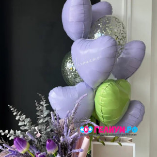 Фонтан шаров на 8 марта сиреневые зелёные с надписью