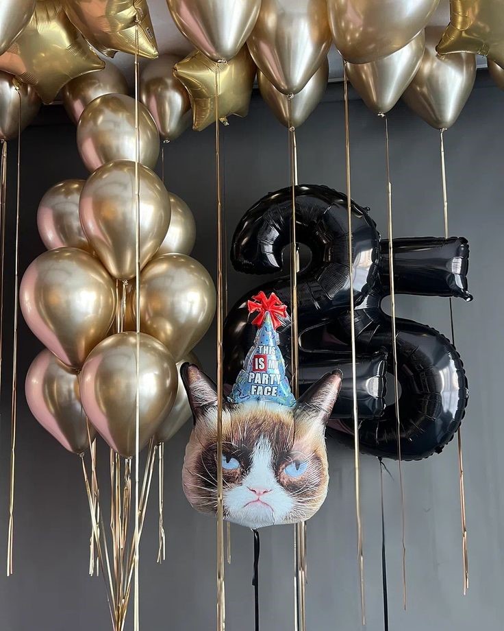 Набор золотых шаров с цифрамии на выбор