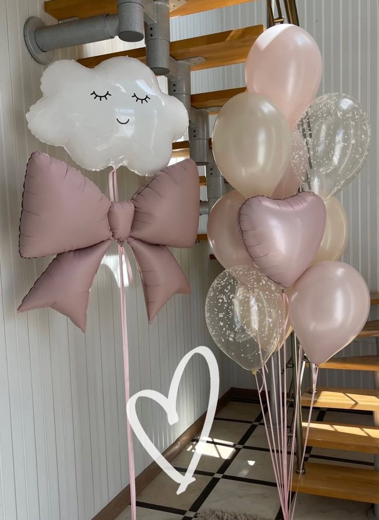 Фонтан шаров с баникам и облаком